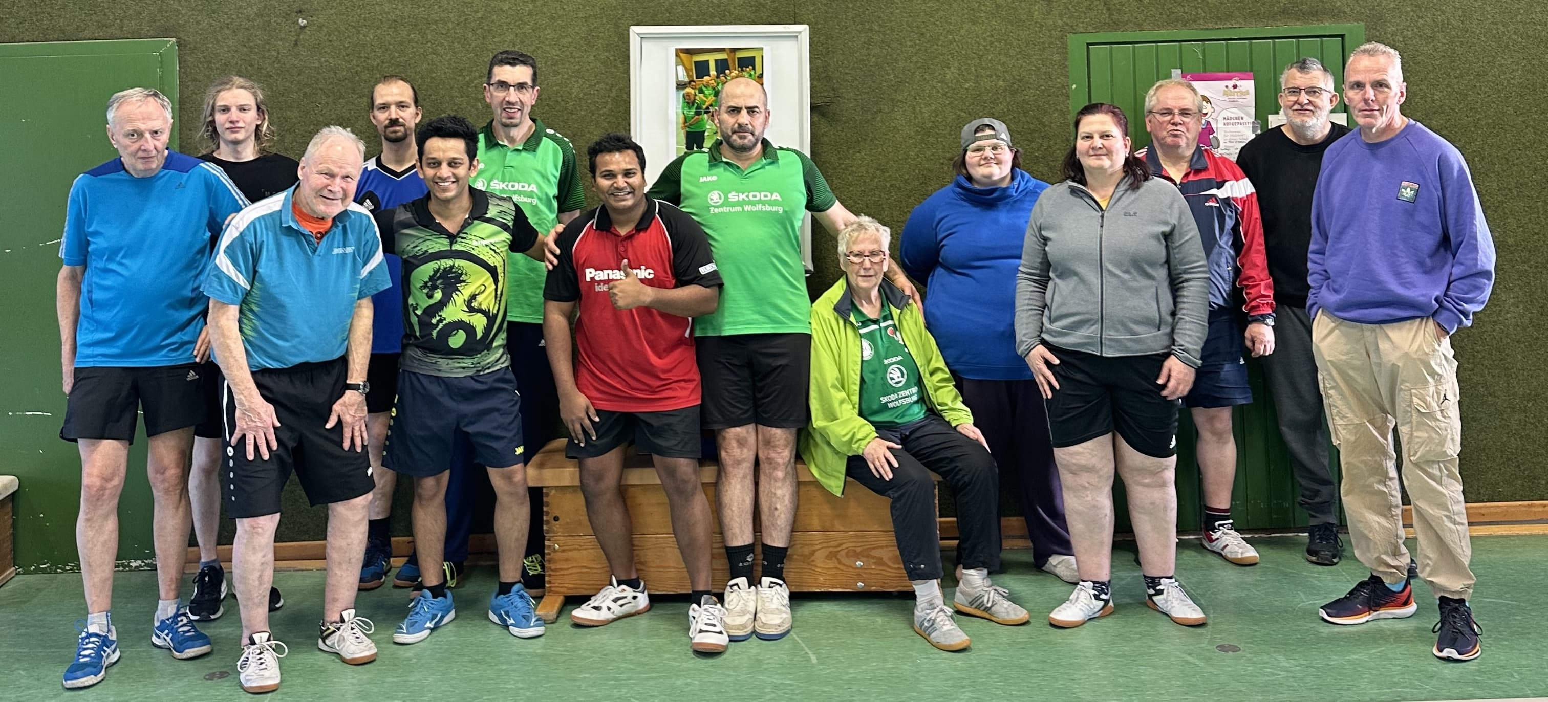 Von links nach rechts: Burkhard, Jannis, Günter, Holger, Nirbhay, Frank, Rakshith, Abdul, Heike, Ann-Kathrin, Sandra, Achim, Thomas, Jean